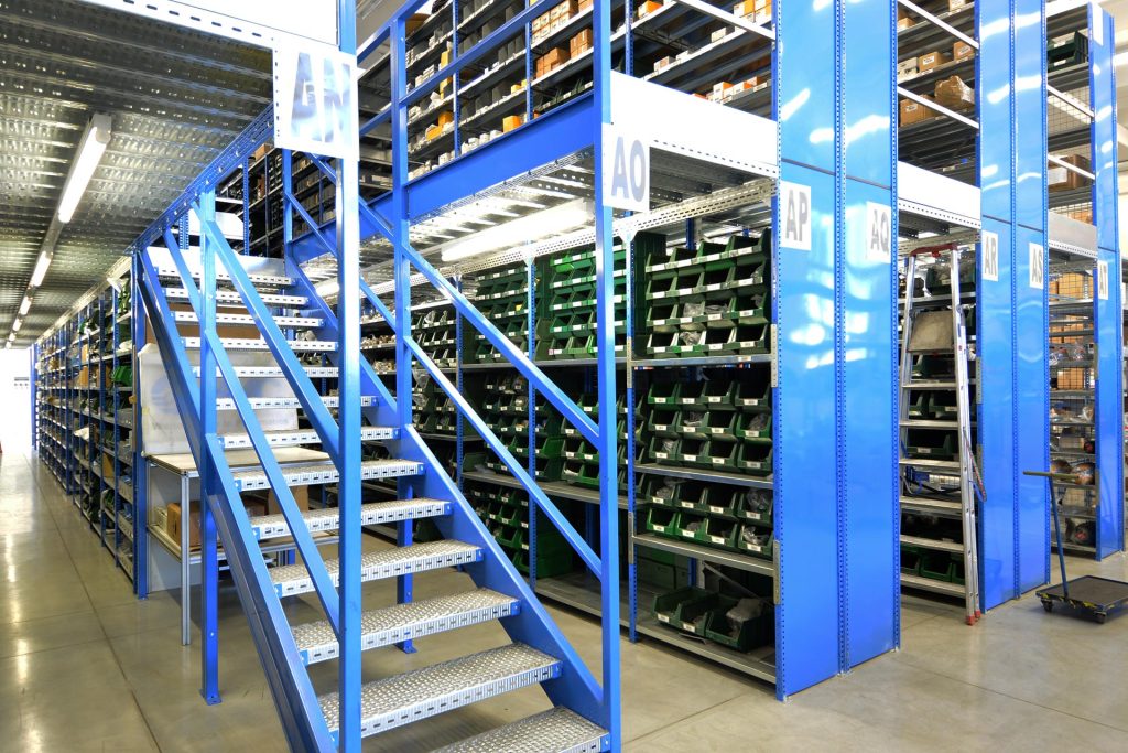 magazzino fornito e consegne rapide